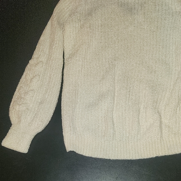 No Boundaries Off-White V-Neck Sweater - Picture 8 of 9